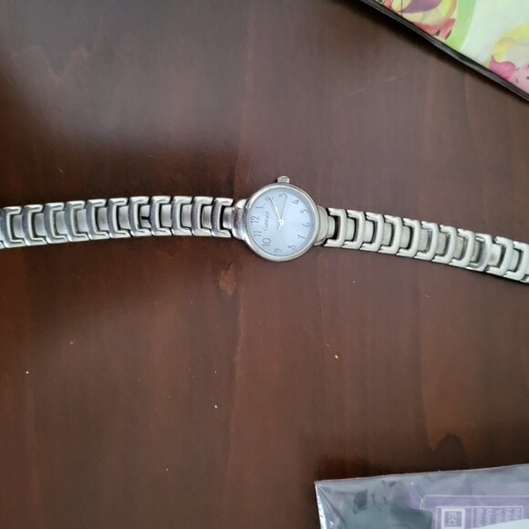 Carriage By Timex Women's Watch Silver Tone Blue Dial Bracelet Band - Picture 7 of 7